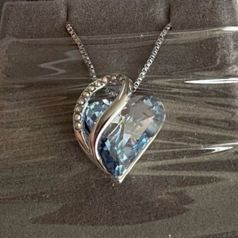 Leafael Women’s Silver Plated Infinity Love Heart Pendant Necklace - Picture 2 of 5